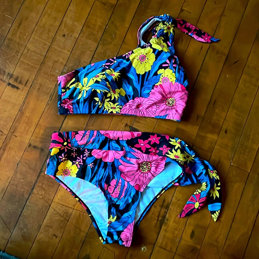 One Shouldered Bikini top & high waist bikini bottom